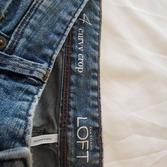 Loft Curvy Crop Blue Five Pocket Jeans Straight Leg size 4 - Picture 3 of 5